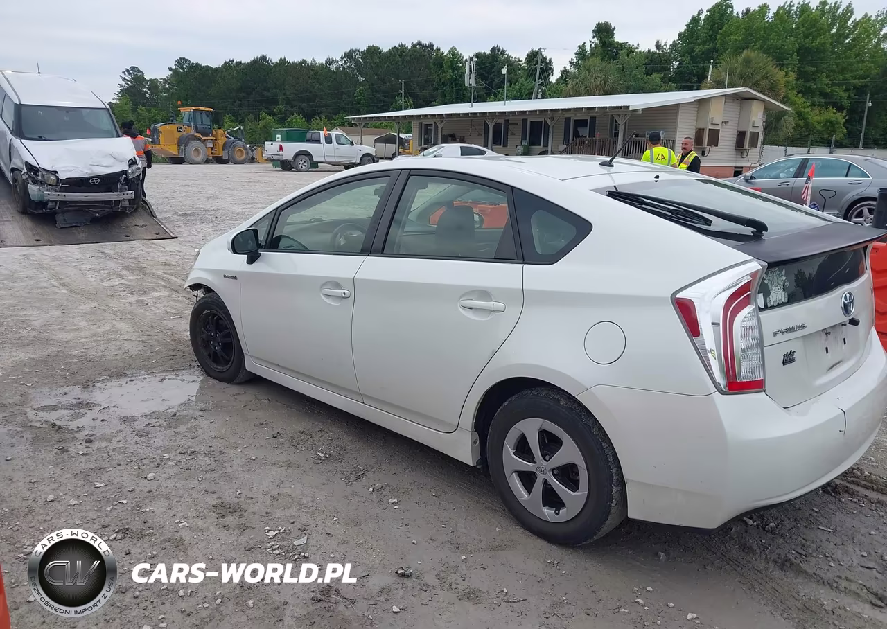 2014 Toyota Prius Two VIN:JTDKN3DU9E1792420 - 3