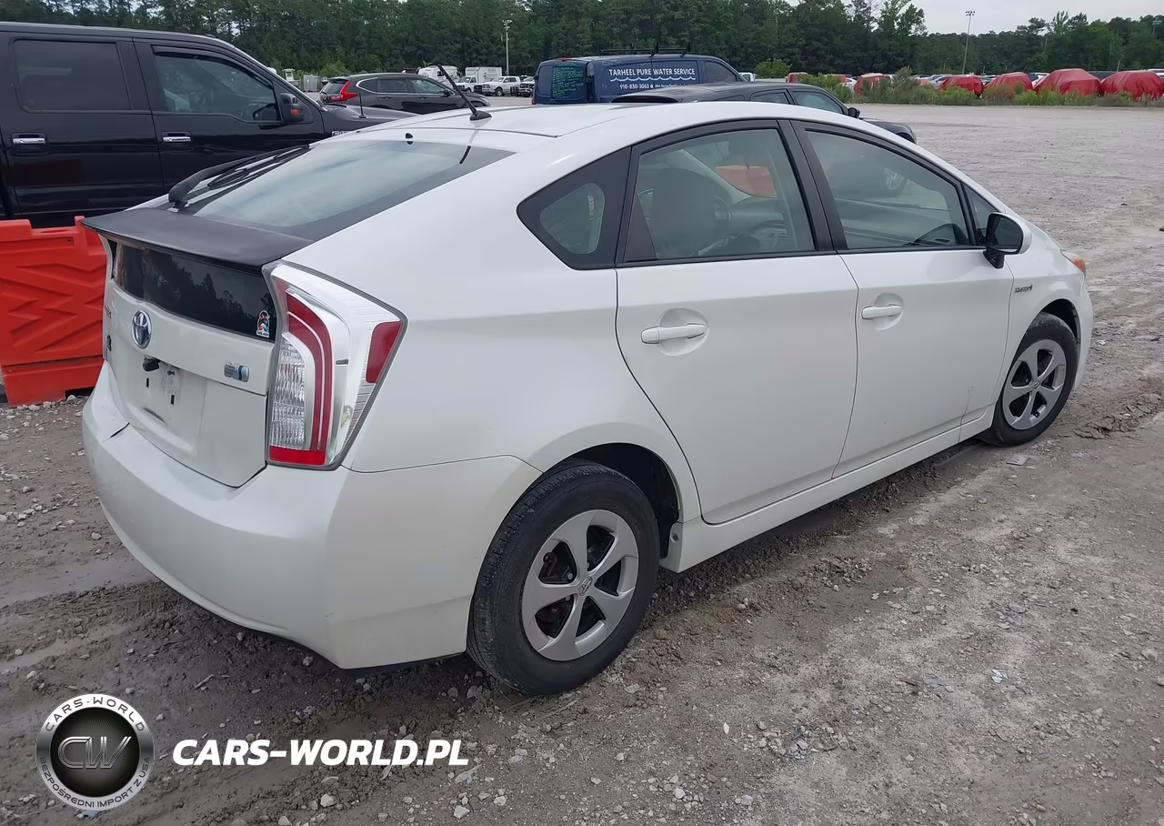 2014 Toyota Prius Two VIN:JTDKN3DU9E1792420 - 4