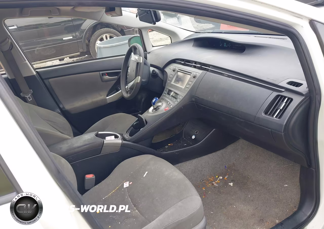 2014 Toyota Prius Two VIN:JTDKN3DU9E1792420 - 5