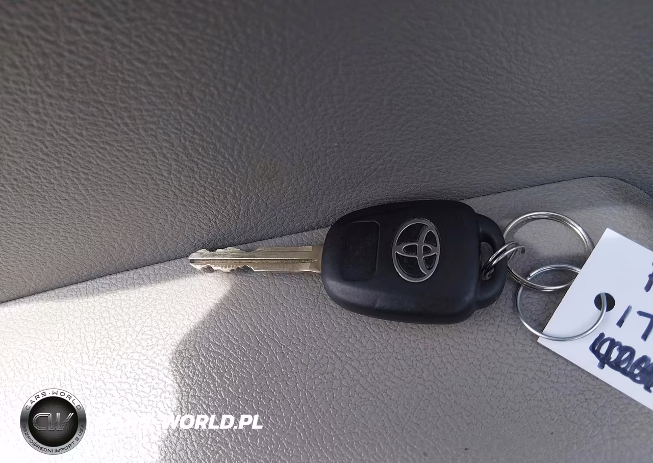 2017 Toyota Camry Le VIN:4T1BF1FK1HU667651 - 11