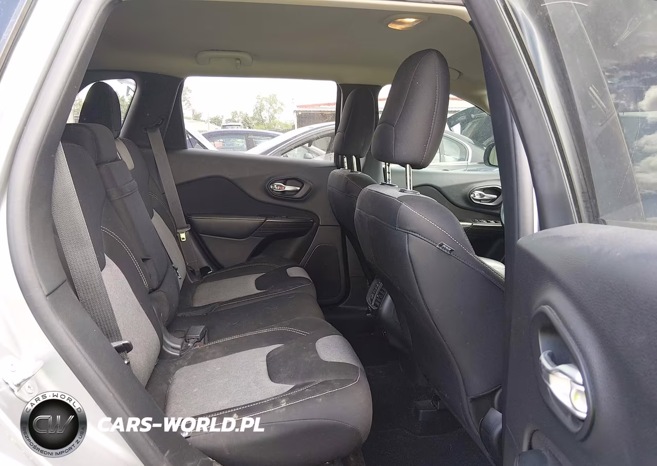 2014 Jeep Cherokee Altitude VIN:1C4PJLCS9EW320643 - 8