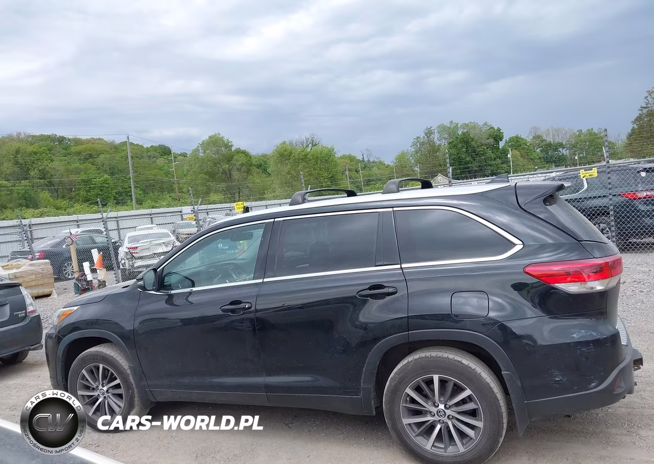 2019 Toyota Highlander Xle VIN:5TDJZRFH6KS585811 - 14