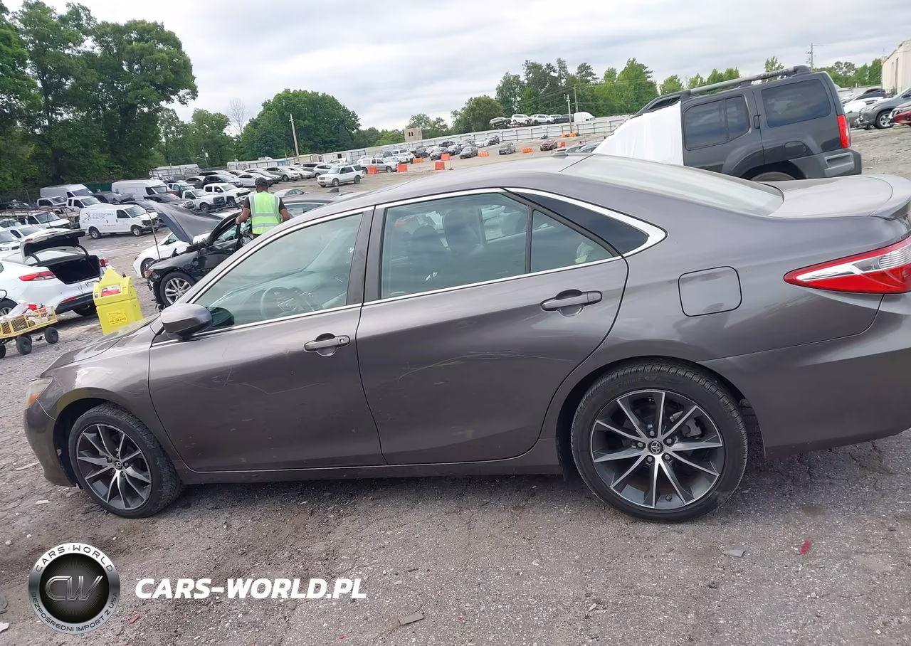 2016 Toyota Camry Xse VIN:4T1BF1FK3GU255861 - 14
