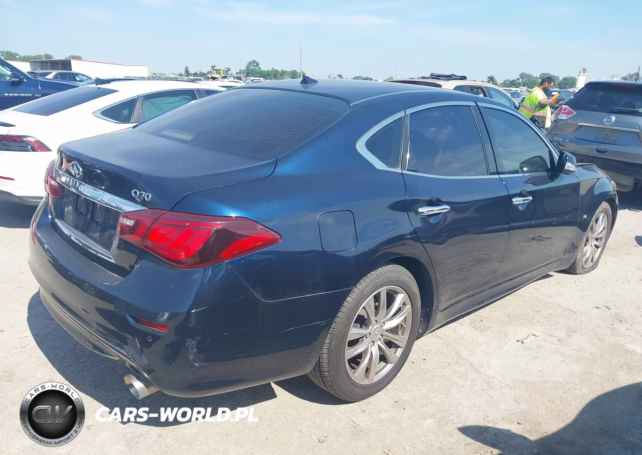 2018 Infiniti Q70 3.7 Luxe VIN:JN1BY1AP4JM180163 - 4