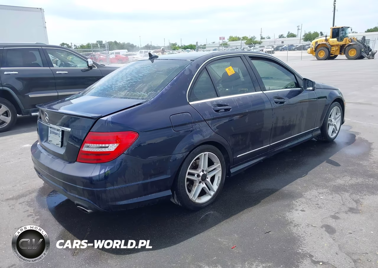 2013 Mercedes-Benz C 350 Sport VIN:WDDGF5HB8DA817352 - 4