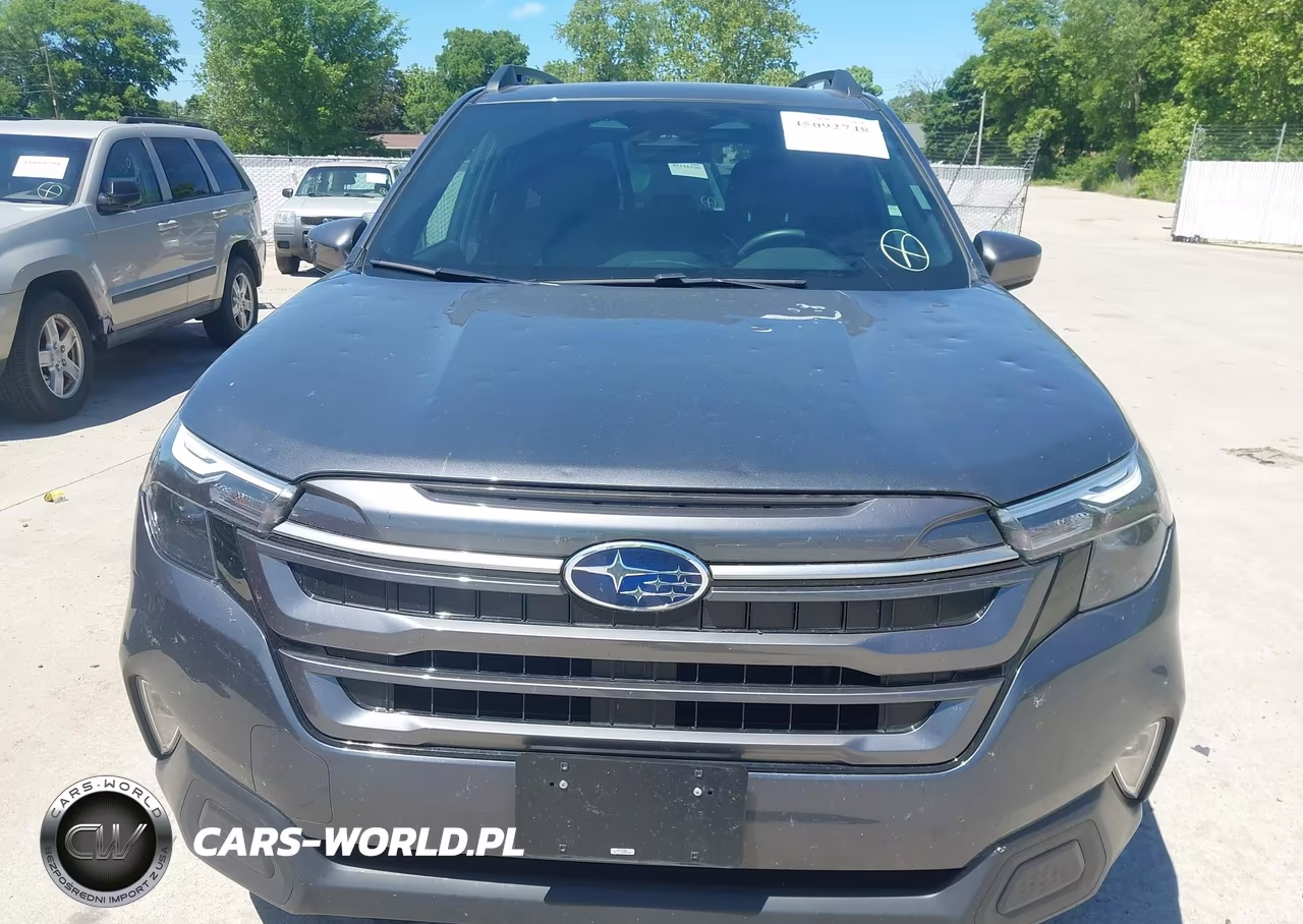 2025 Subaru Forester Premium VIN:JF2SLDDC8SH562925 - 12