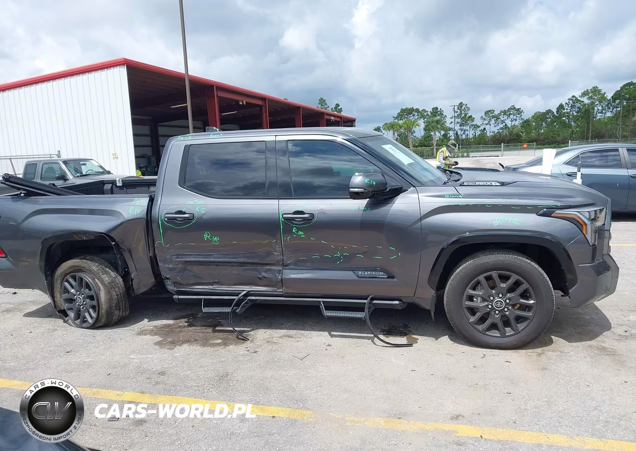 2023 Toyota Tundra Hybrid Platinum VIN:5TFNC5DB0PX030526 - 13