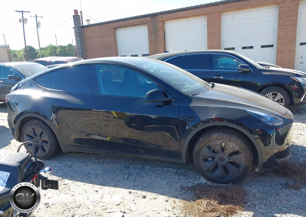 2025 Tesla Model Y Long Range Dual Motor Rear-Wheel Drive VIN:7SAYGDED4SA377551 - 13