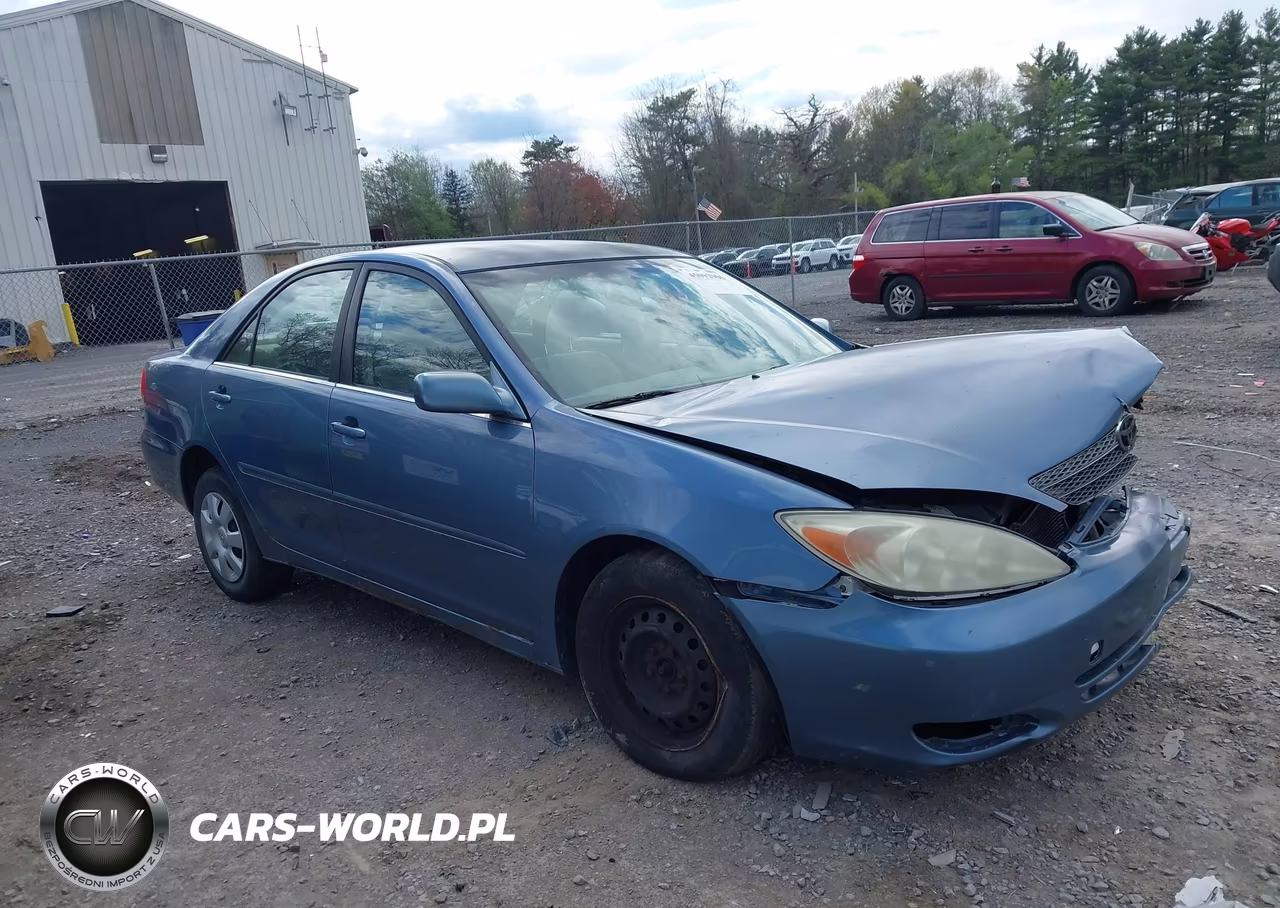 2002 Toyota Camry Le VIN:JTDBE32K520020712 - 13