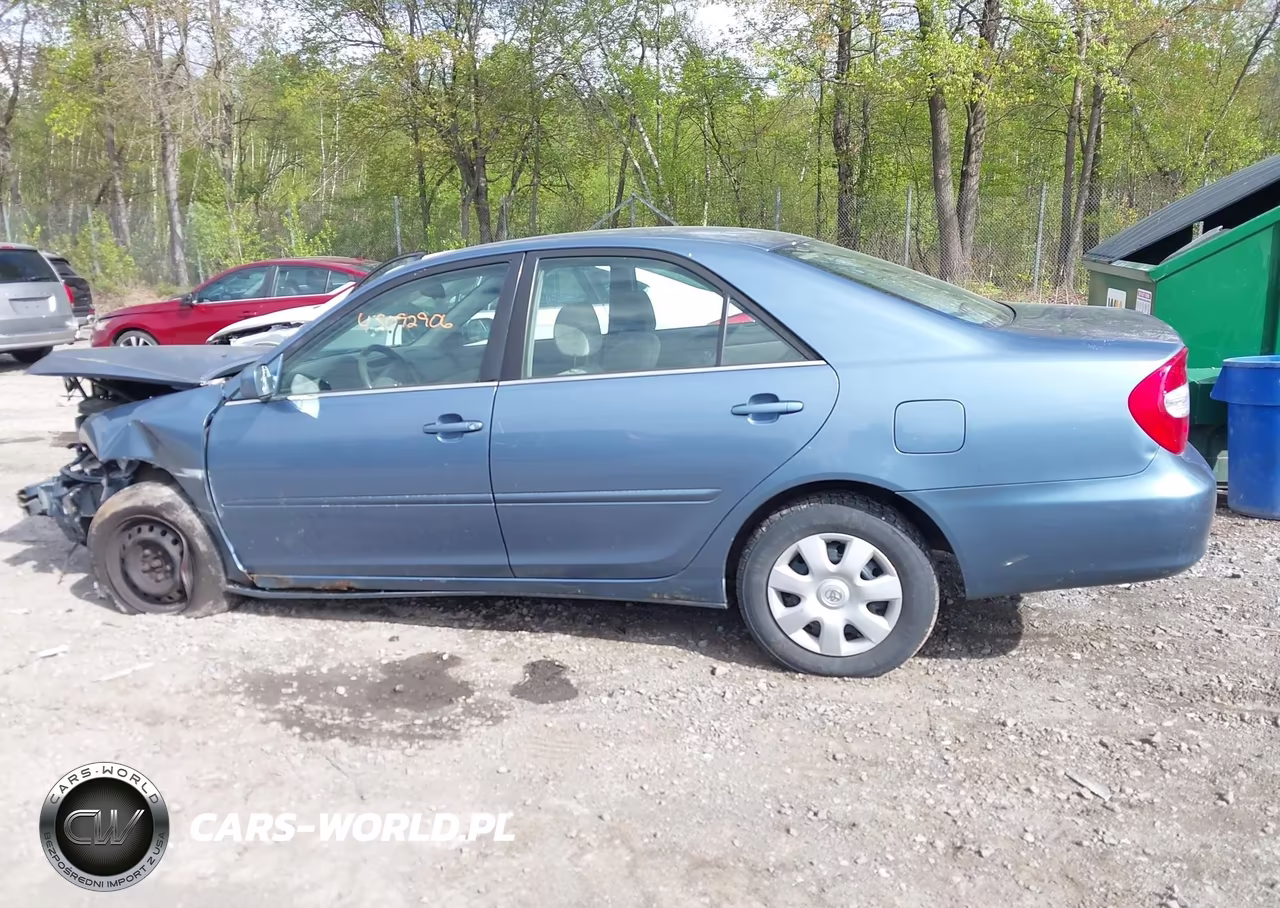 2002 Toyota Camry Le VIN:JTDBE32K520020712 - 14