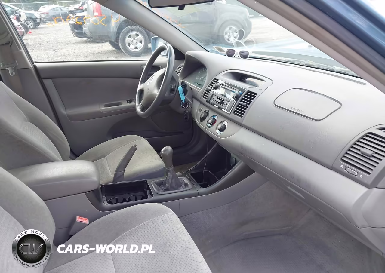 2002 Toyota Camry Le VIN:JTDBE32K520020712 - 5