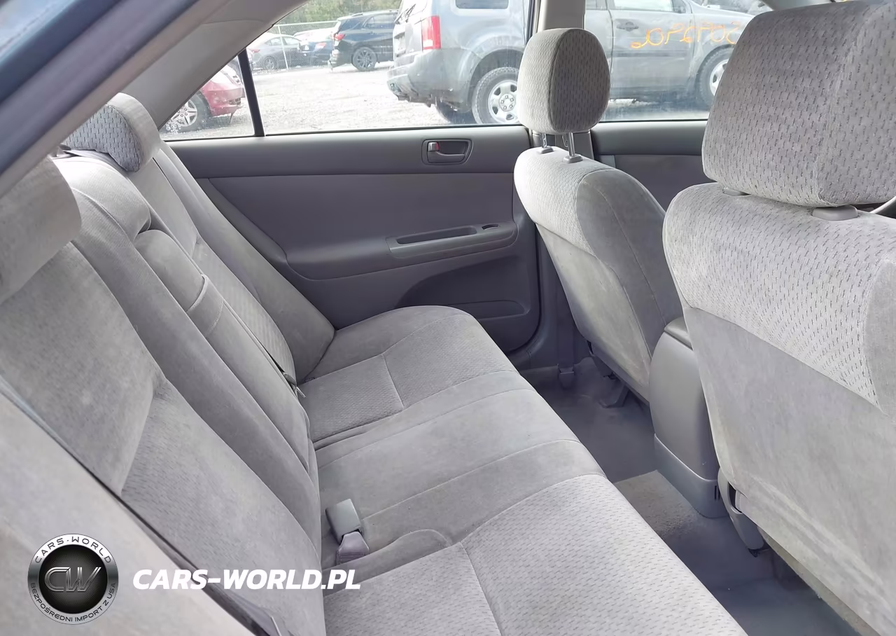 2002 Toyota Camry Le VIN:JTDBE32K520020712 - 8