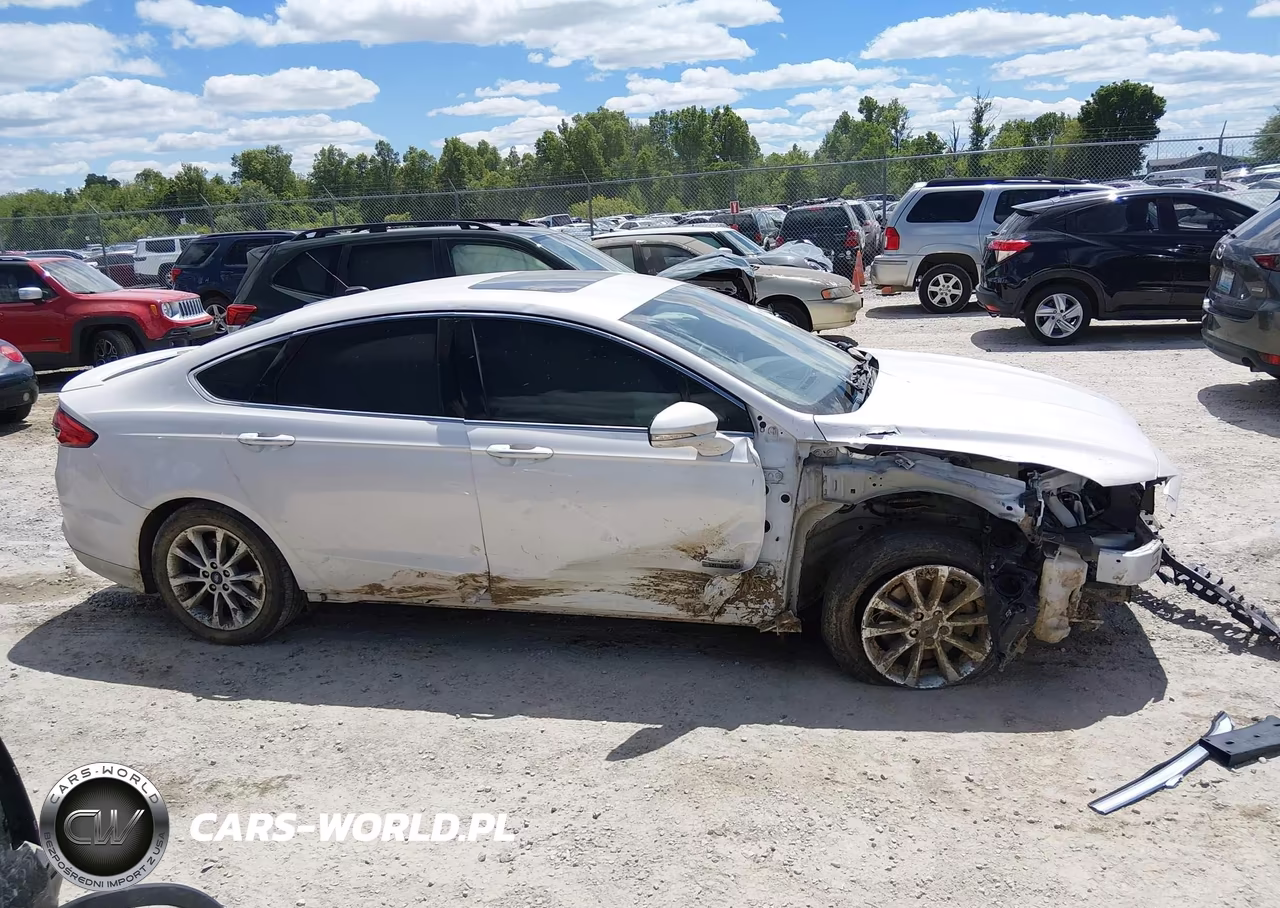 2017 Ford Fusion Energi Titanium VIN:3FA6P0SU3HR102013 - 14