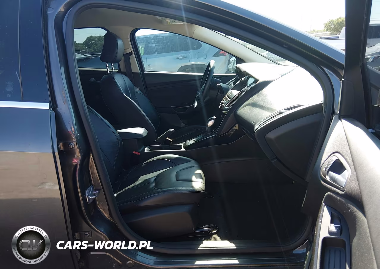 2015 Ford Focus Titanium VIN:1FADP3N21FL328257 - 5