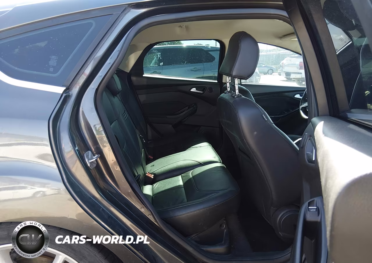 2015 Ford Focus Titanium VIN:1FADP3N21FL328257 - 8