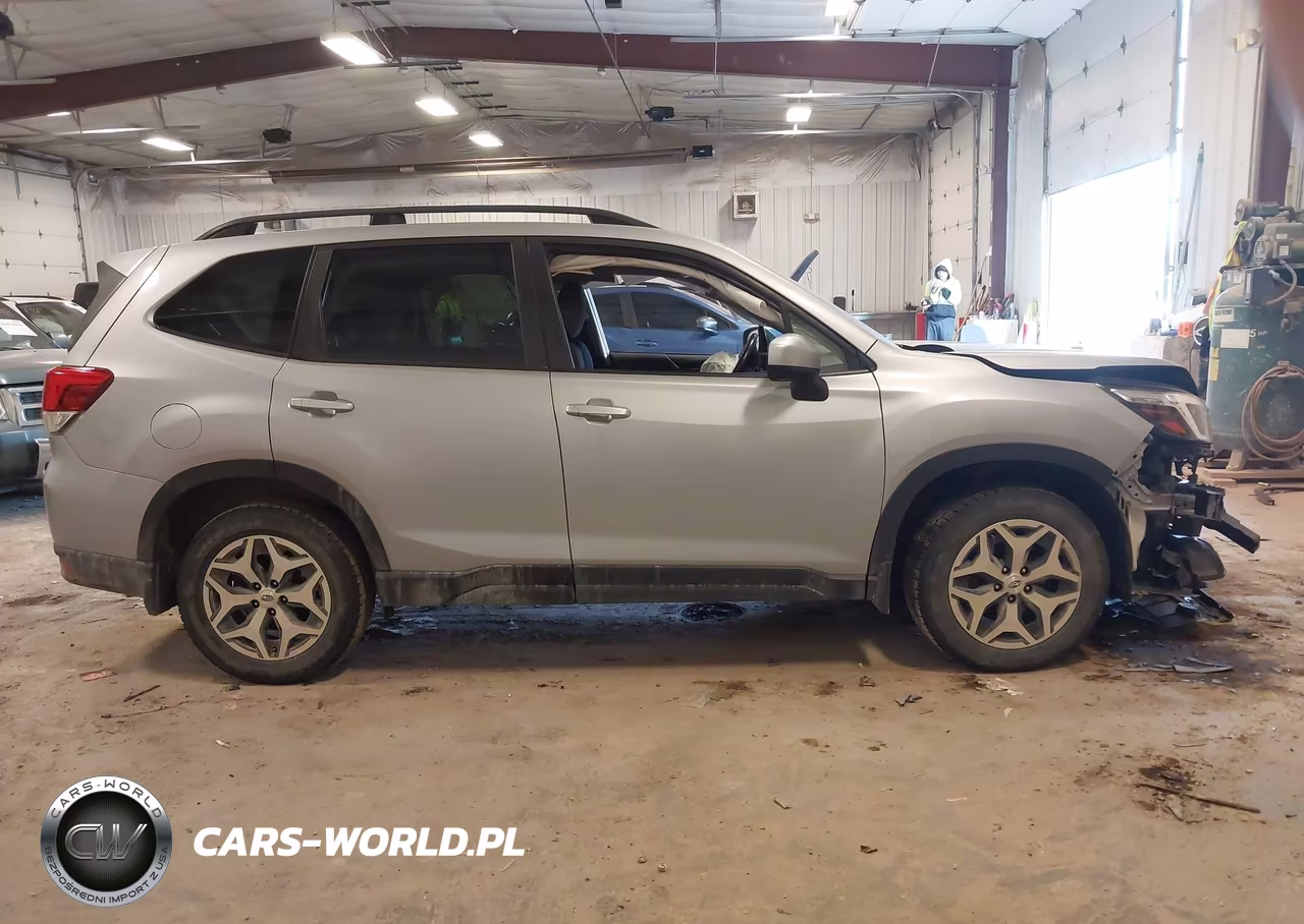 2020 Subaru Forester Premium VIN:JF2SKAJC2LH565990 - 13