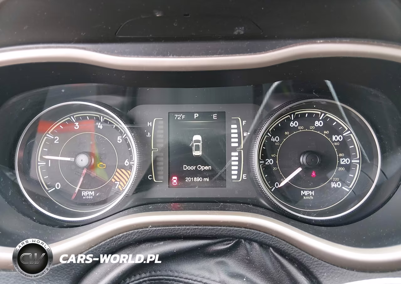2014 Jeep Cherokee Altitude VIN:1C4PJMCB0EW301940 - 7