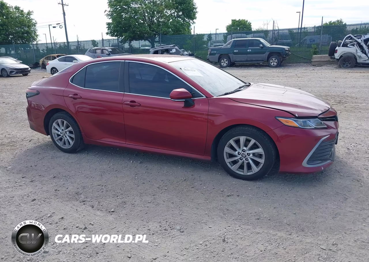 2021 Toyota Camry Le – zdjęcie 1 z 15