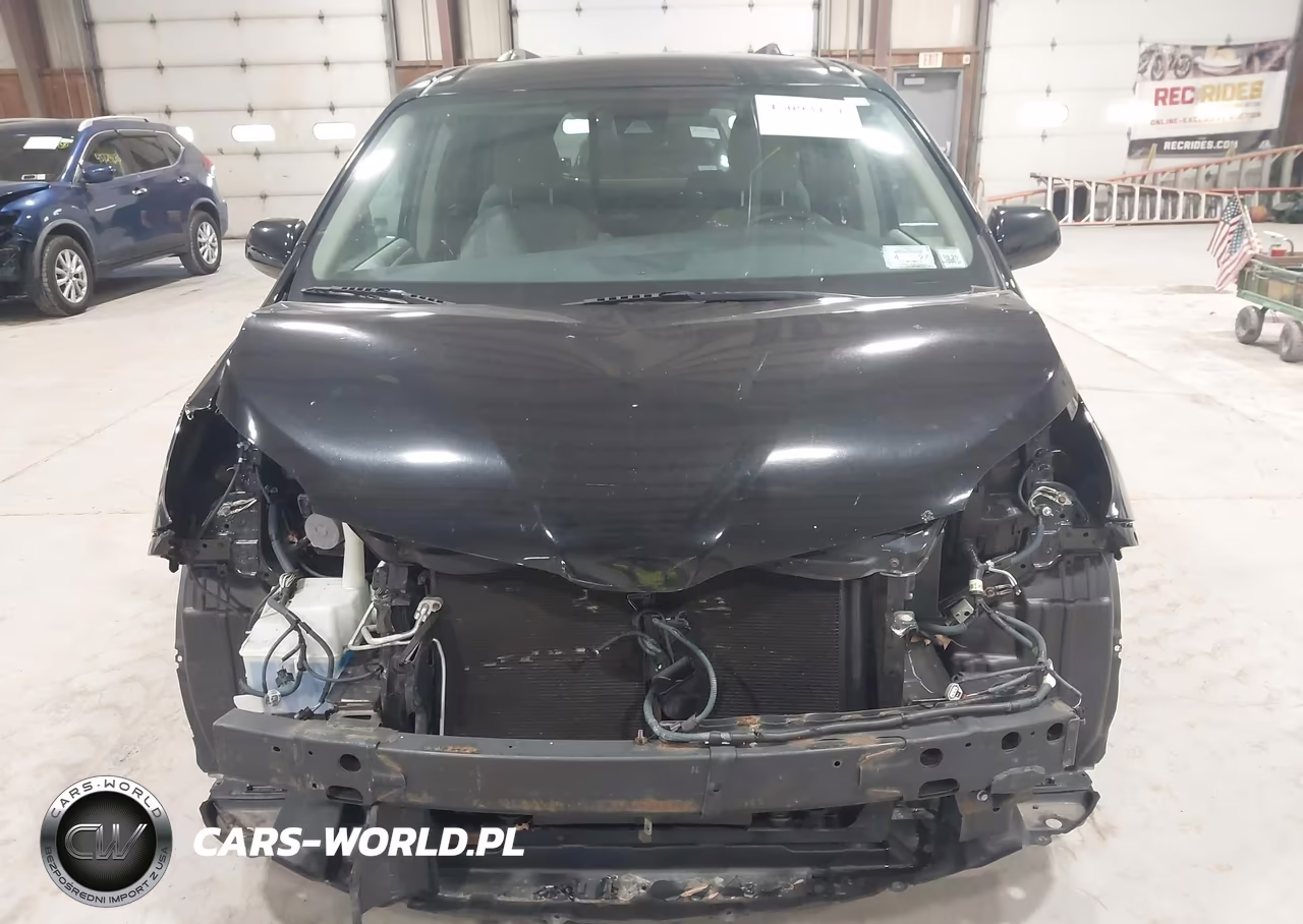 2018 Toyota Sienna Le 8 Passenger VIN:5TDKZ3DCXJS933018 - 12