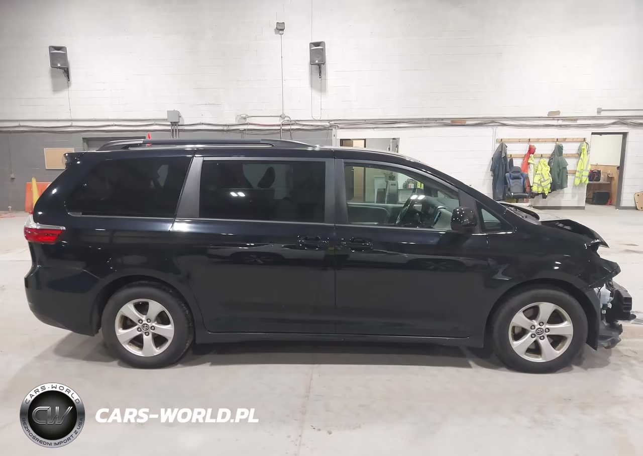 2018 Toyota Sienna Le 8 Passenger VIN:5TDKZ3DCXJS933018 - 13