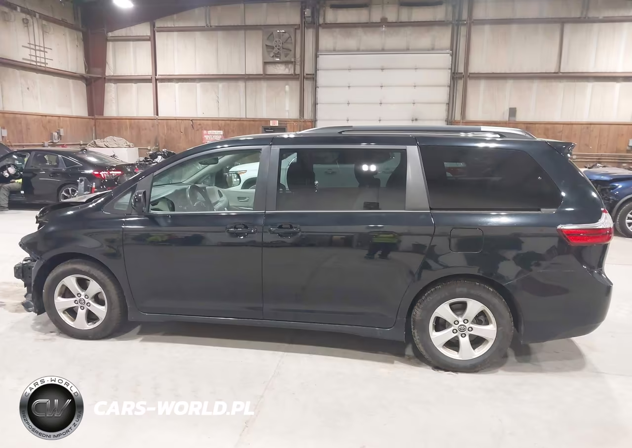 2018 Toyota Sienna Le 8 Passenger VIN:5TDKZ3DCXJS933018 - 14