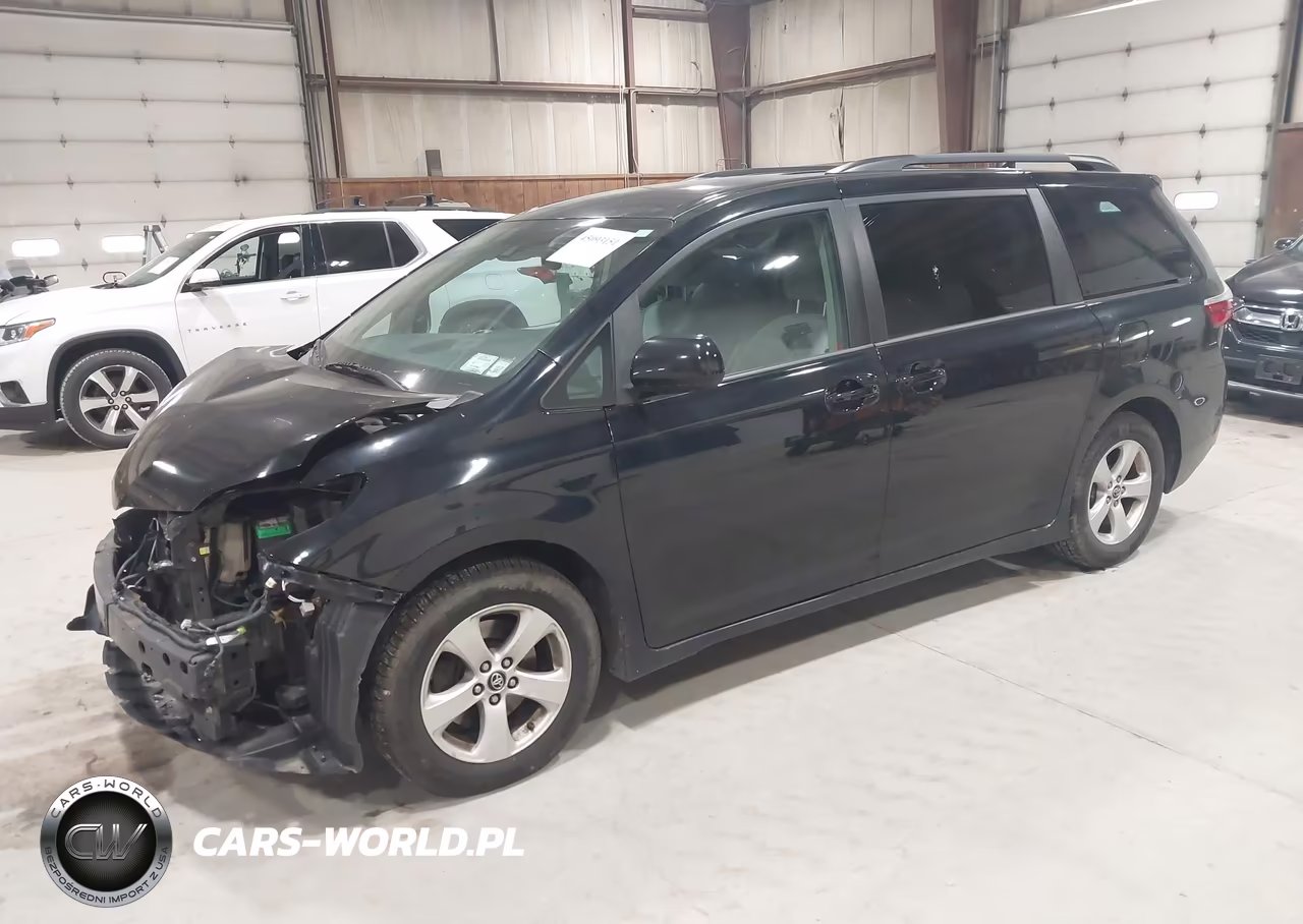 2018 Toyota Sienna Le 8 Passenger VIN:5TDKZ3DCXJS933018 - 2