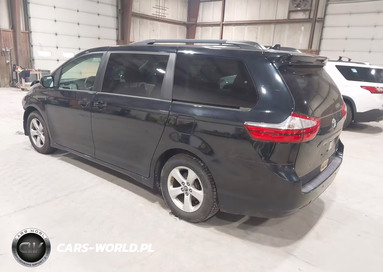 2018 Toyota Sienna Le 8 Passenger VIN:5TDKZ3DCXJS933018 - 3
