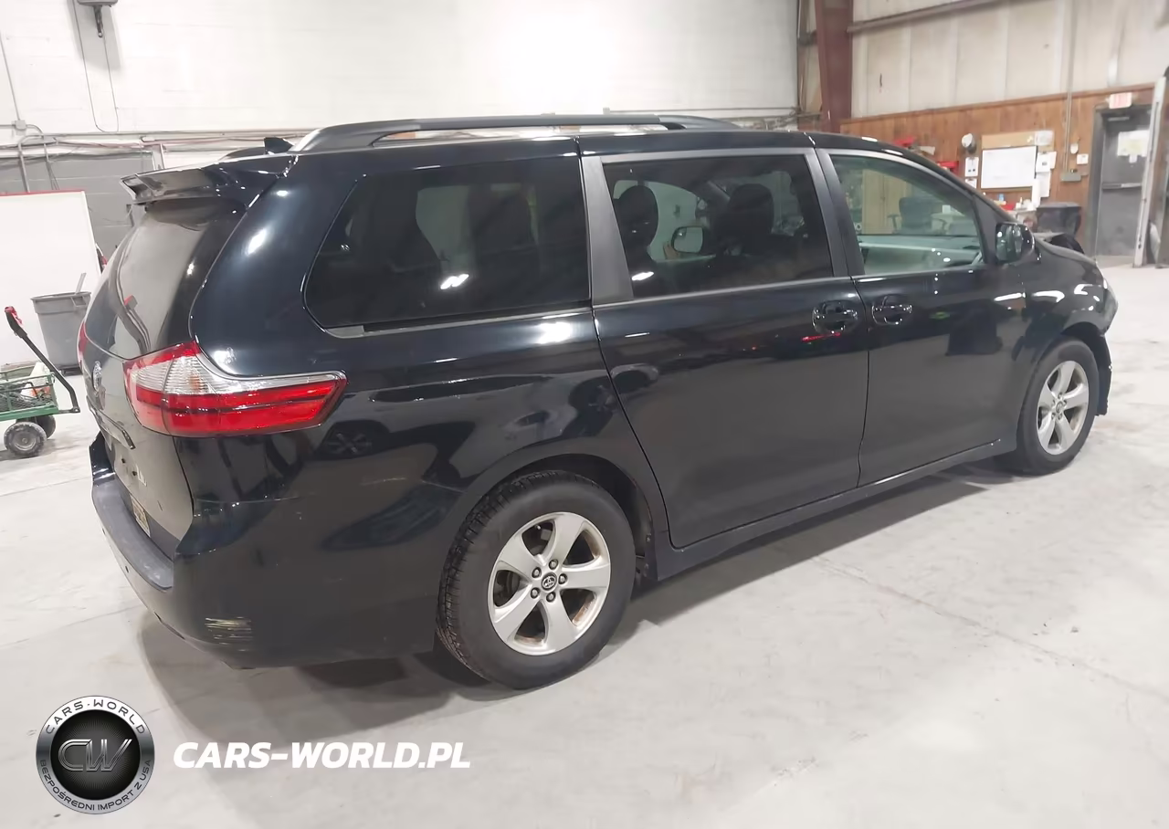 2018 Toyota Sienna Le 8 Passenger VIN:5TDKZ3DCXJS933018 - 4