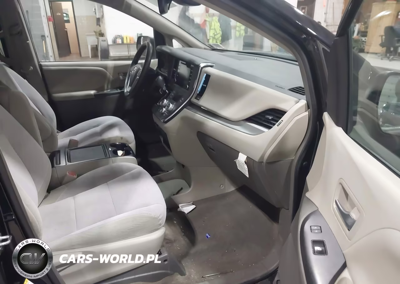 2018 Toyota Sienna Le 8 Passenger VIN:5TDKZ3DCXJS933018 - 5