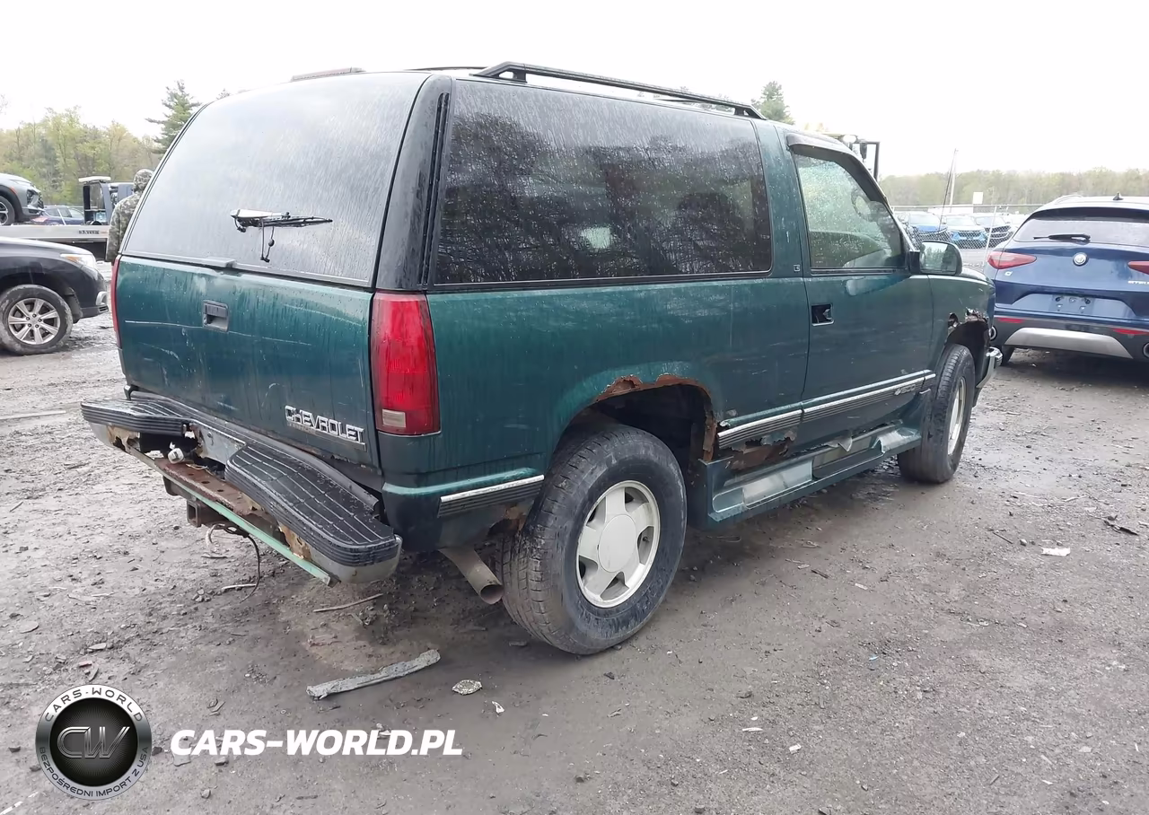 1997 Chevrolet Tahoe VIN:3GNEK18R8VG135942 - 4
