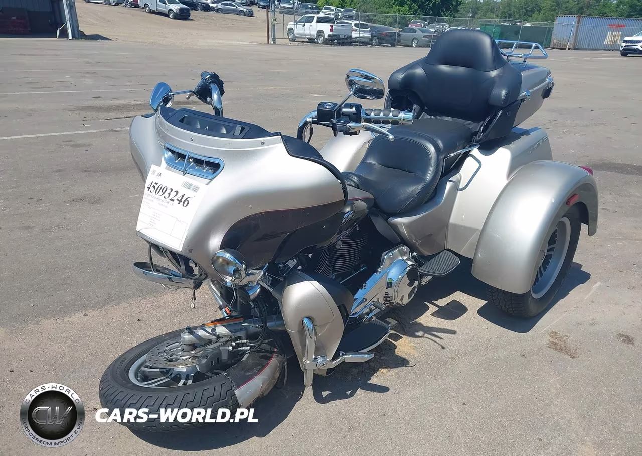 2018 Harley-Davidson Flhtcutg Tri Glide Ultra VIN:1HD1MAD10JB858896 - 2