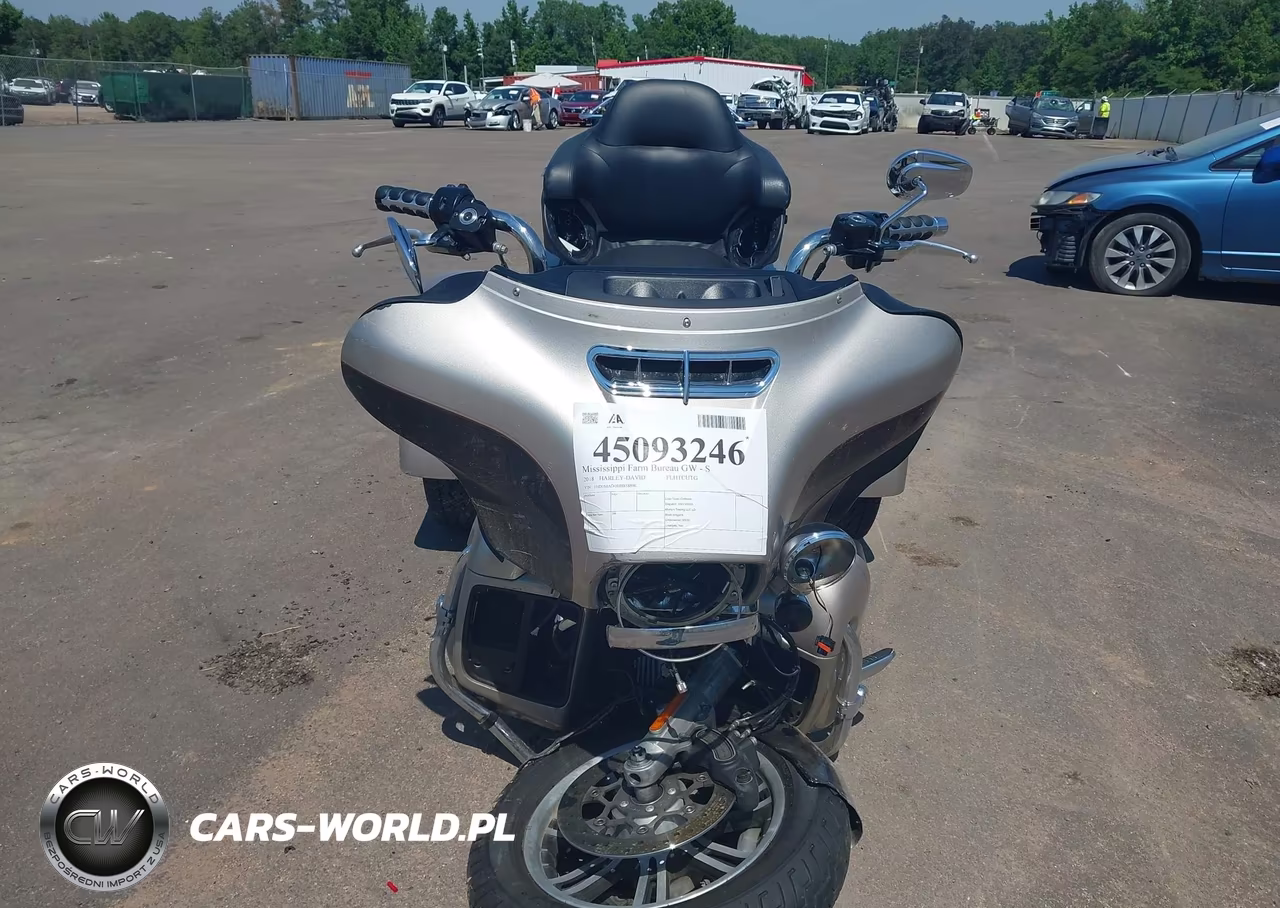 2018 Harley-Davidson Flhtcutg Tri Glide Ultra VIN:1HD1MAD10JB858896 - 5