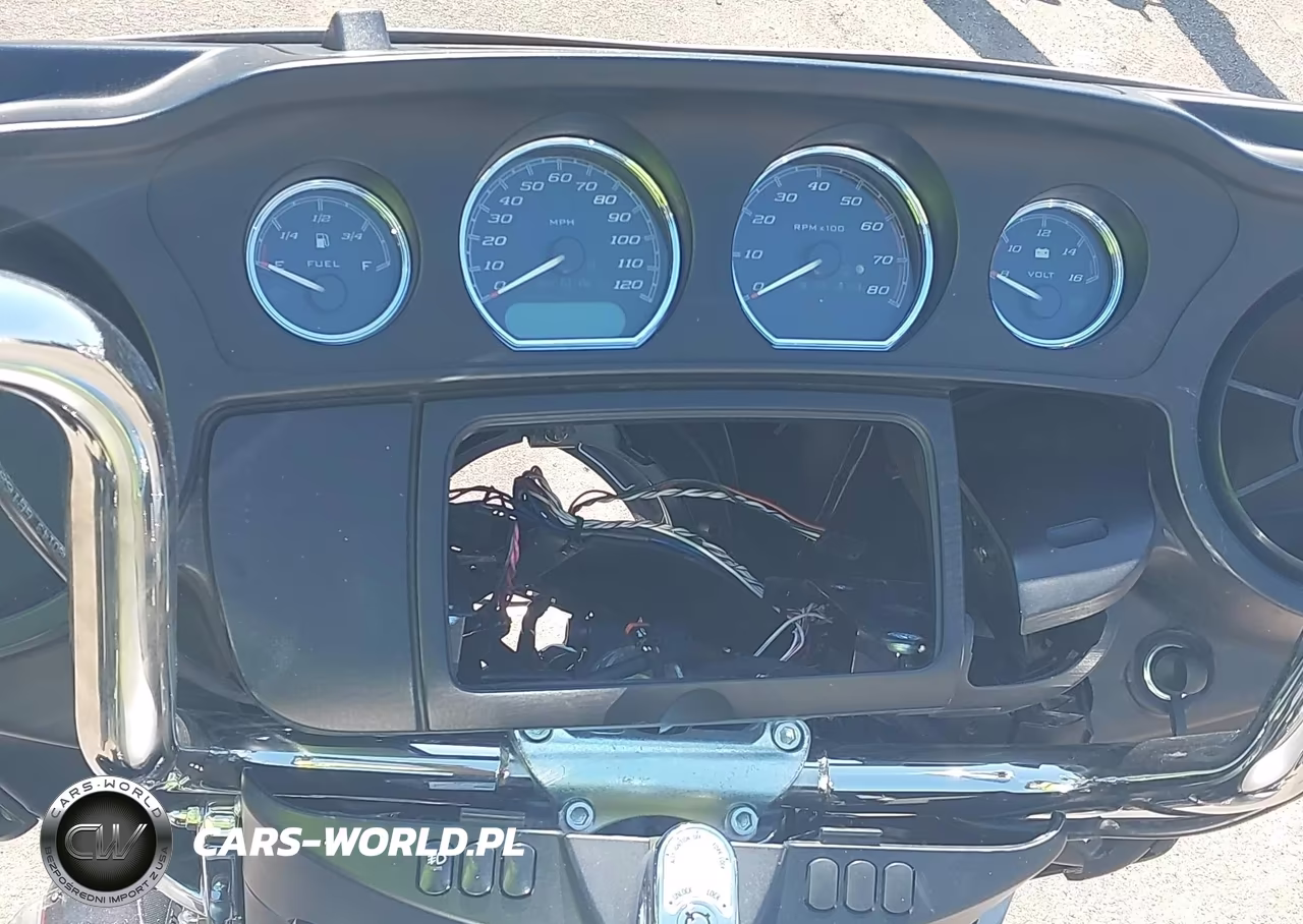 2018 Harley-Davidson Flhtcutg Tri Glide Ultra VIN:1HD1MAD10JB858896 - 7