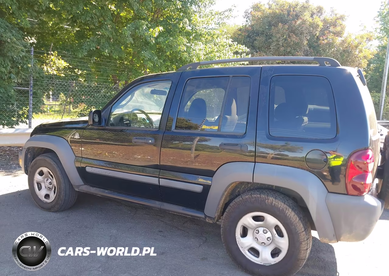 2005 Jeep Liberty Sport VIN:1J4GL48K25W622763 - 14