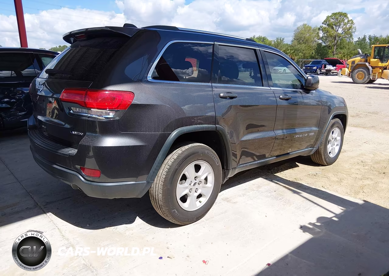 2015 Jeep Grand Cherokee Laredo VIN:1C4RJEAG1FC219196 - 4