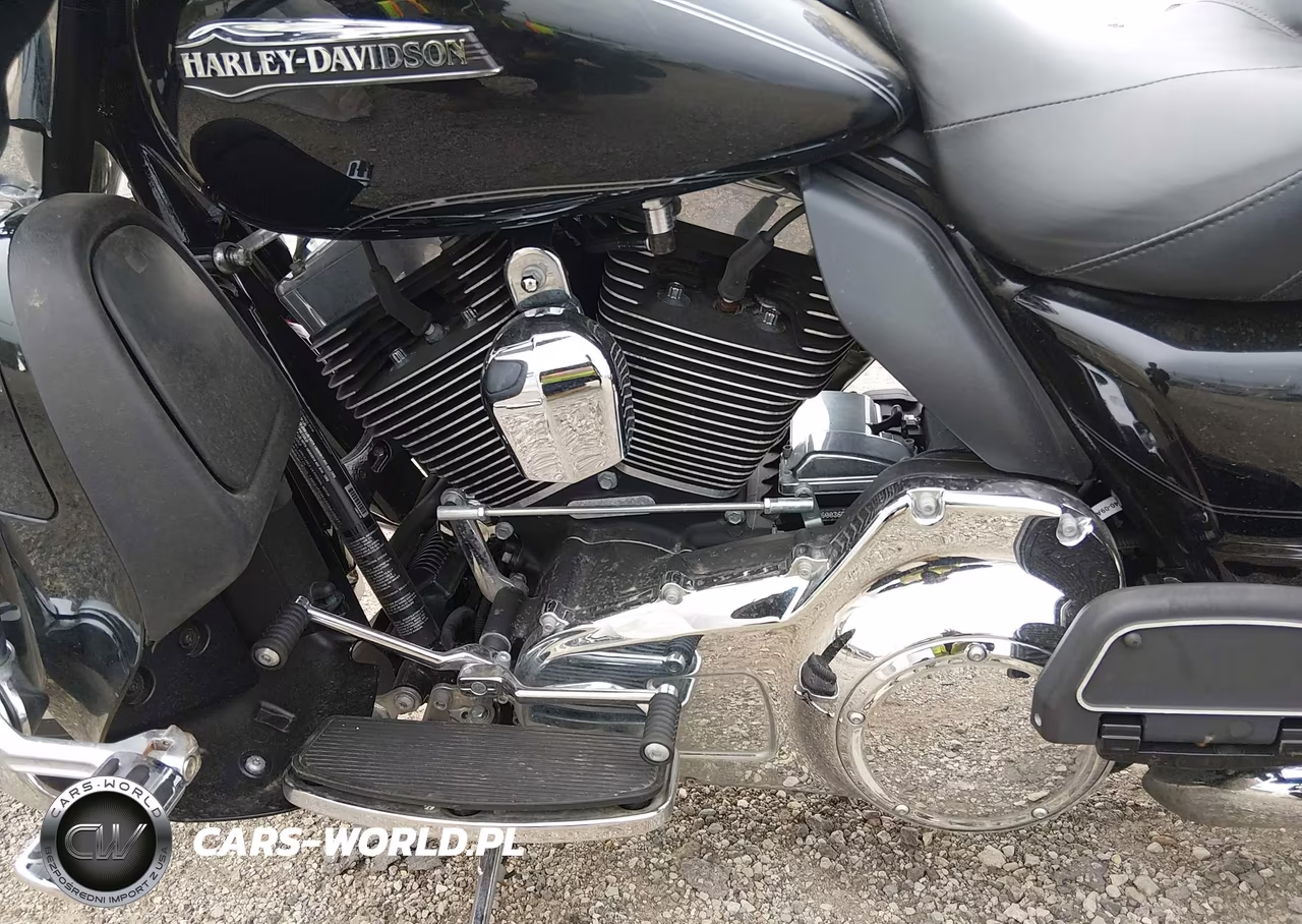 2016 Harley-Davidson Flhtcu Ultra Classic Electra Gld VIN:1HD1FCM12GB640537 - 9