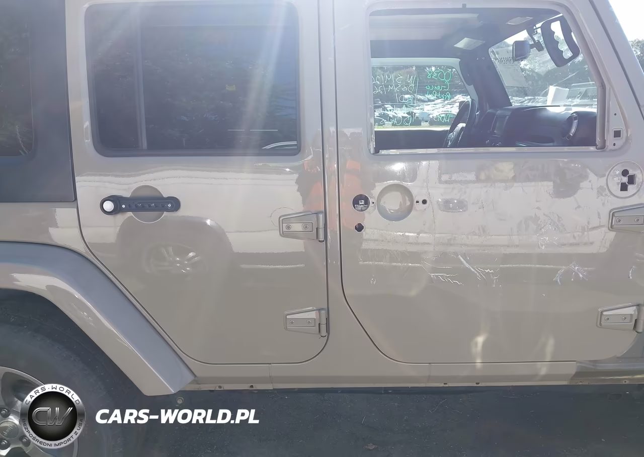 2017 Jeep Wrangler Unlimited Sahara 4X4 VIN:1C4HJWEG5HL694056 - 14