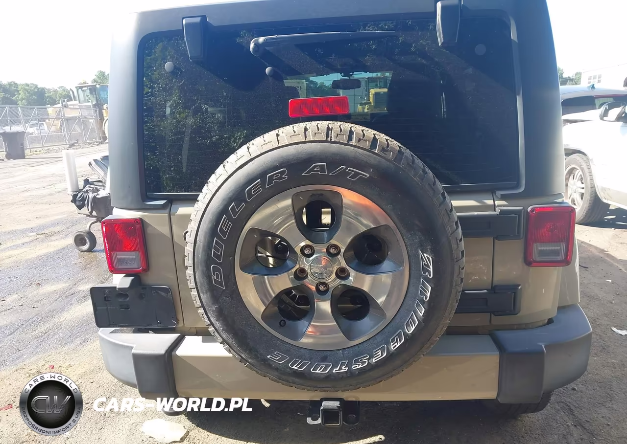 2017 Jeep Wrangler Unlimited Sahara 4X4 VIN:1C4HJWEG5HL694056 - 17