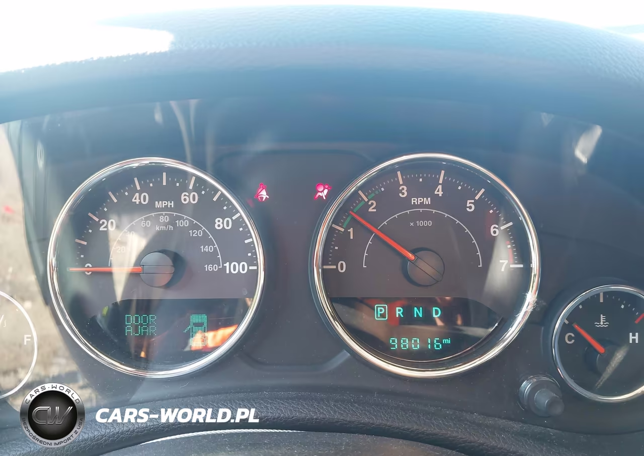2017 Jeep Wrangler Unlimited Sahara 4X4 VIN:1C4HJWEG5HL694056 - 7