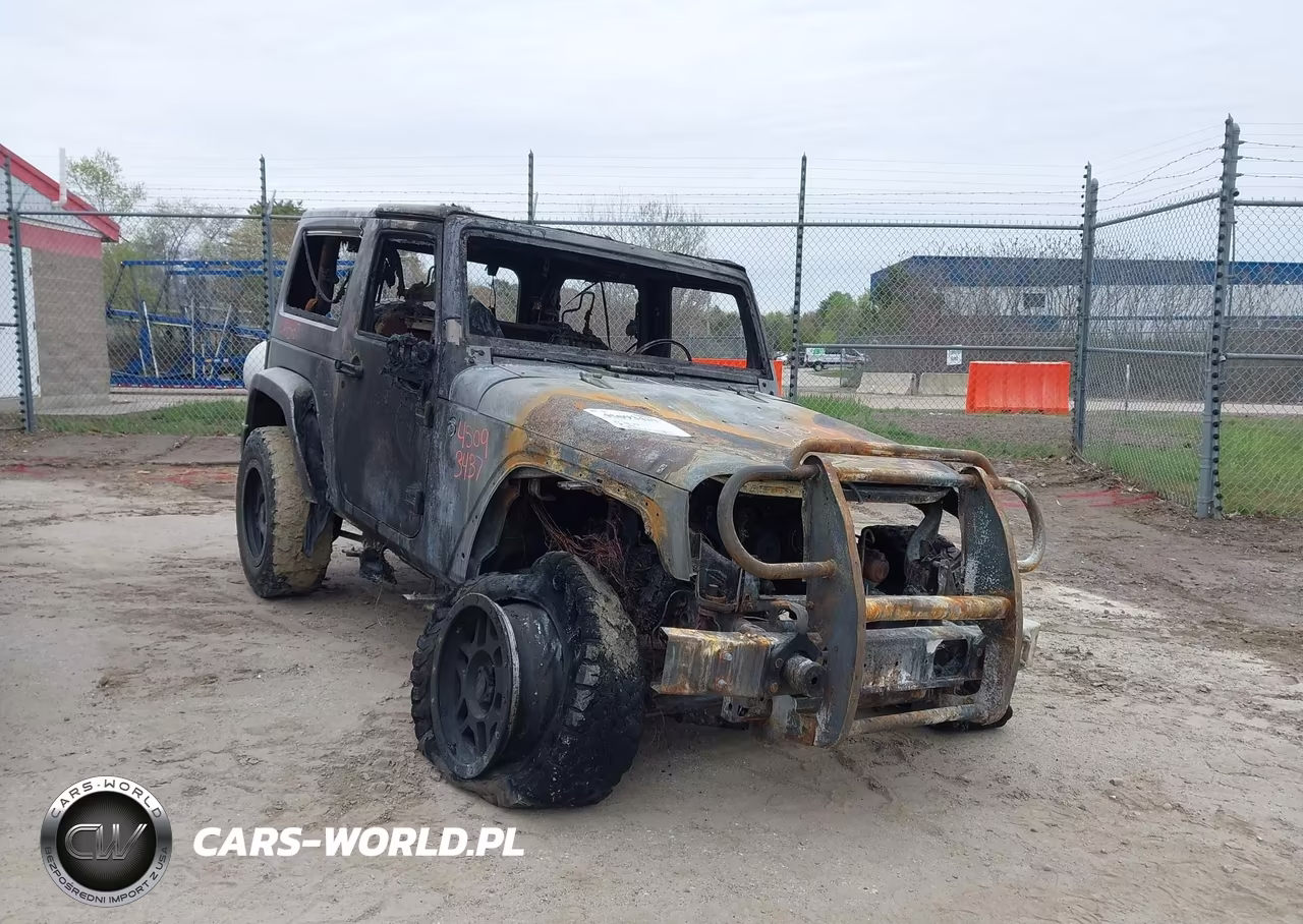 2015 Jeep Wrangler Sahara – zdjęcie 1 z 15