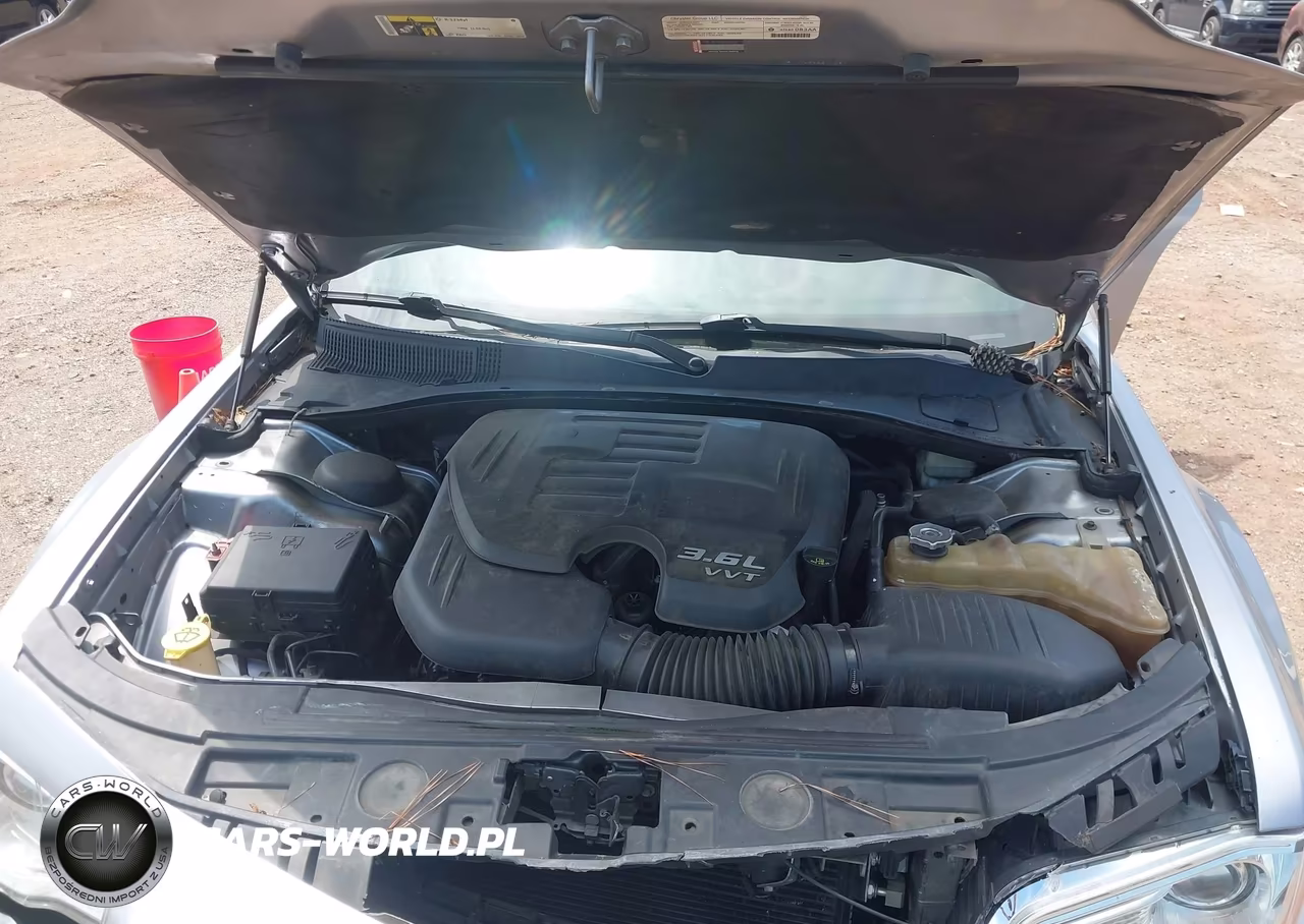 2014 Chrysler 300 VIN:2C3CCAAG9EH206155 - 10