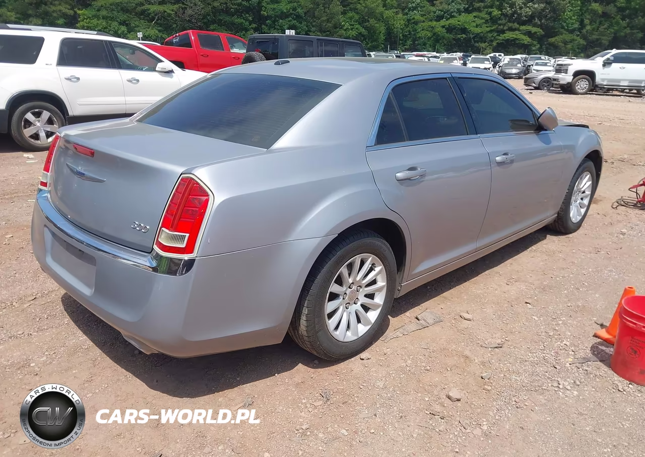 2014 Chrysler 300 VIN:2C3CCAAG9EH206155 - 4