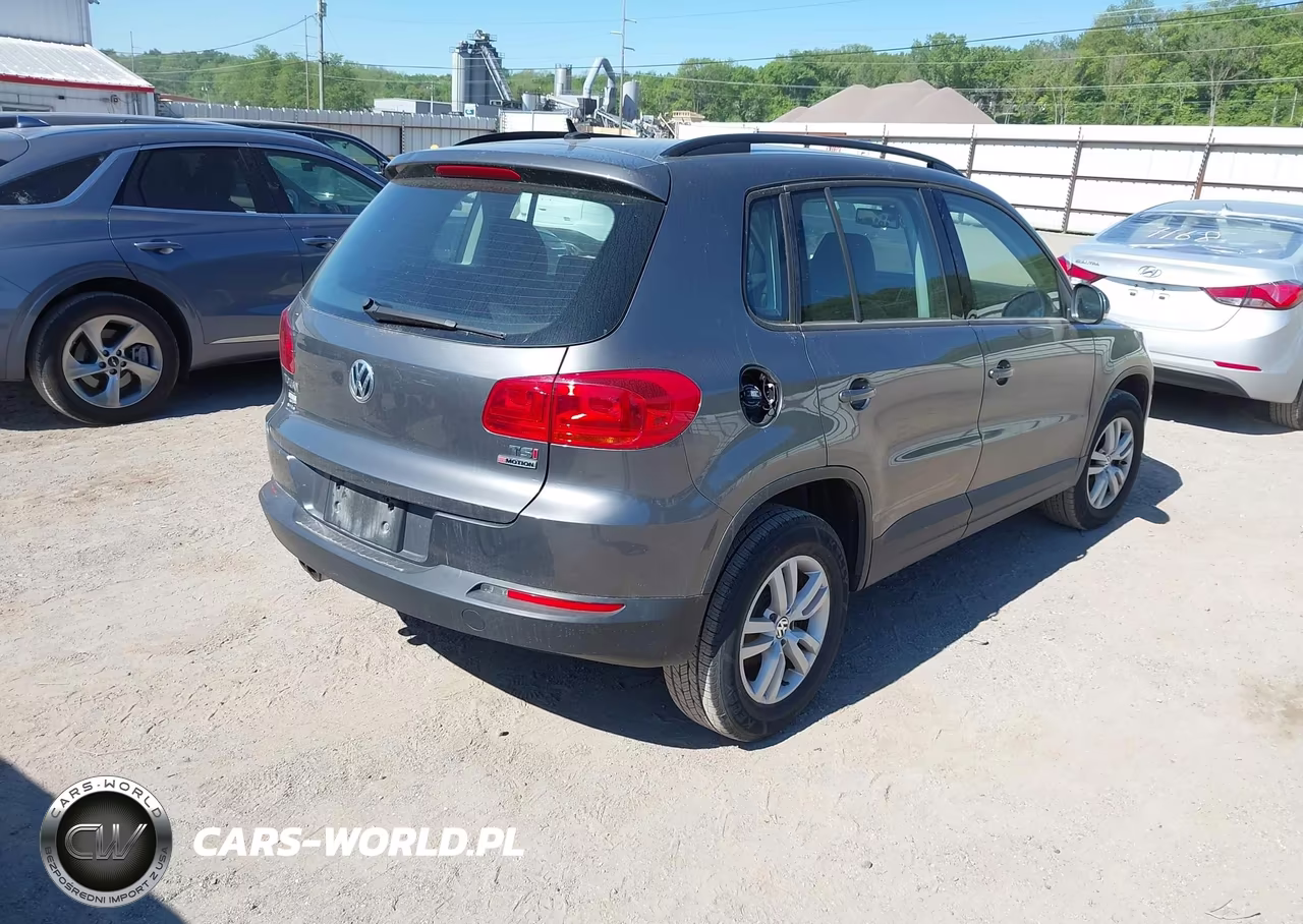 2016 Volkswagen Tiguan S VIN:WVGBV7AX7GW509309 - 4