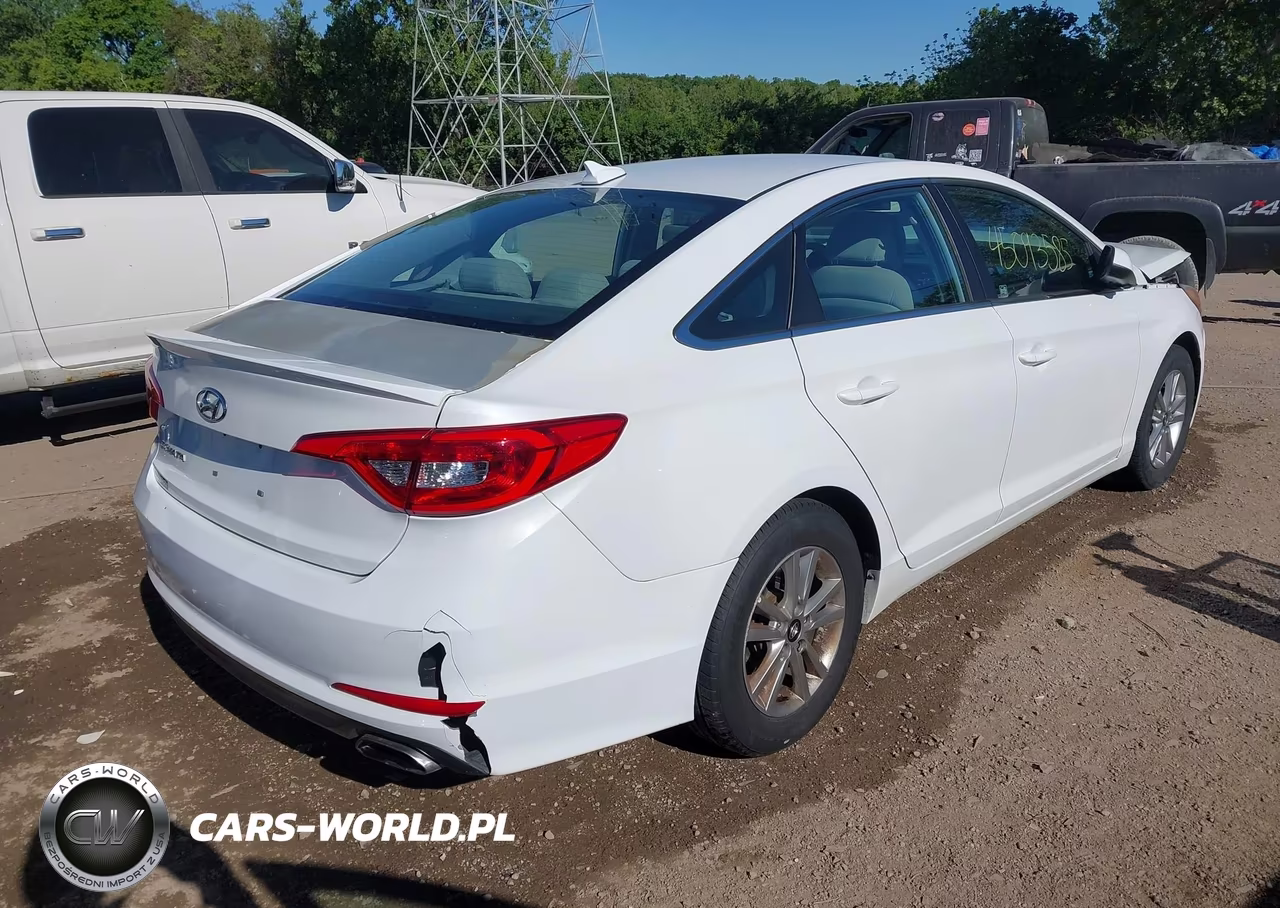 2017 Hyundai Sonata VIN:5NPE24AF8HH561104 - 4