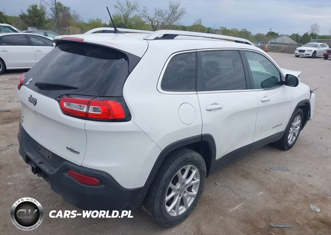 2016 Jeep Cherokee Latitude VIN:1C4PJMCBXGW120900 - 4