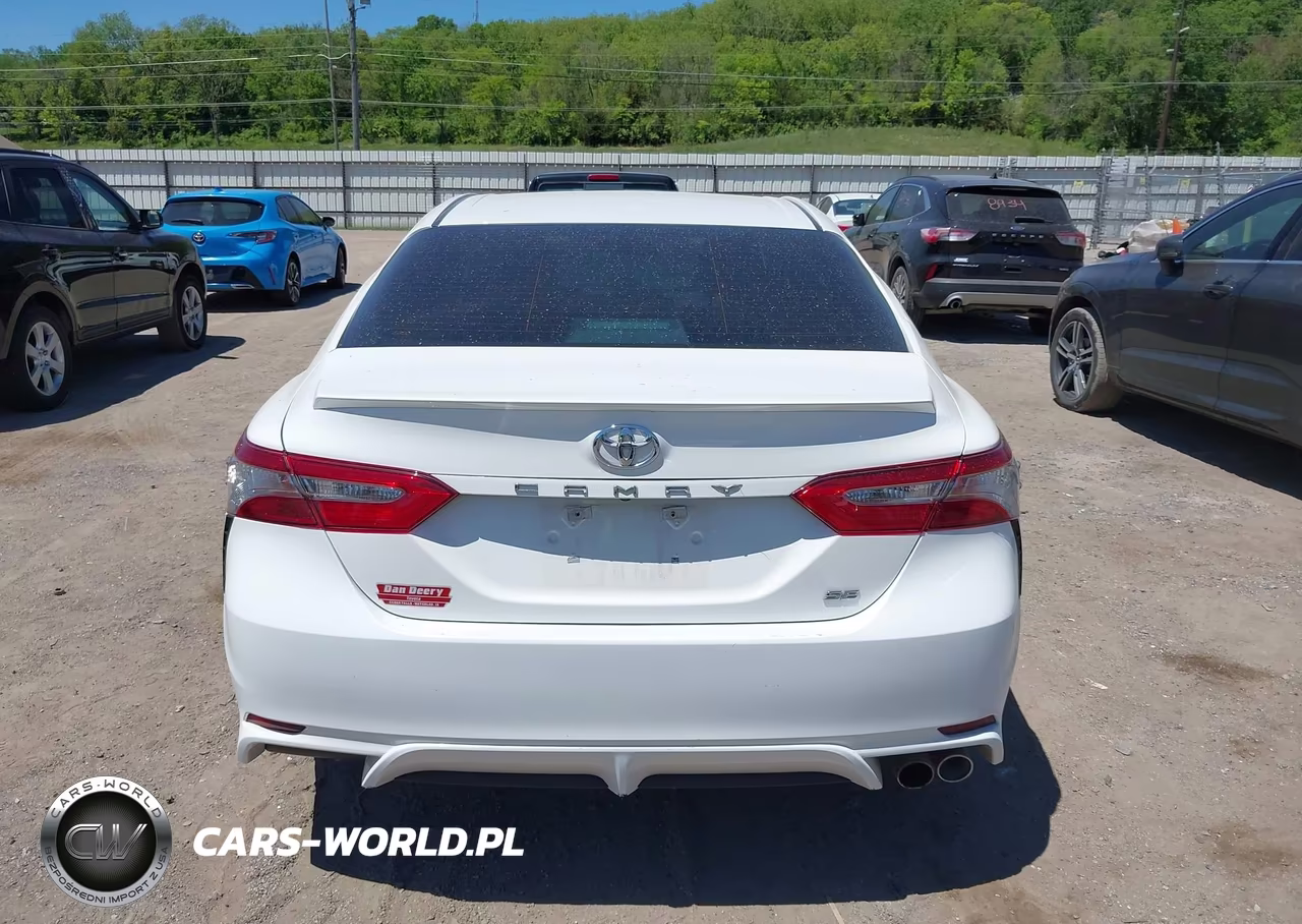 2018 Toyota Camry Se VIN:4T1B11HK5JU647100 - 16
