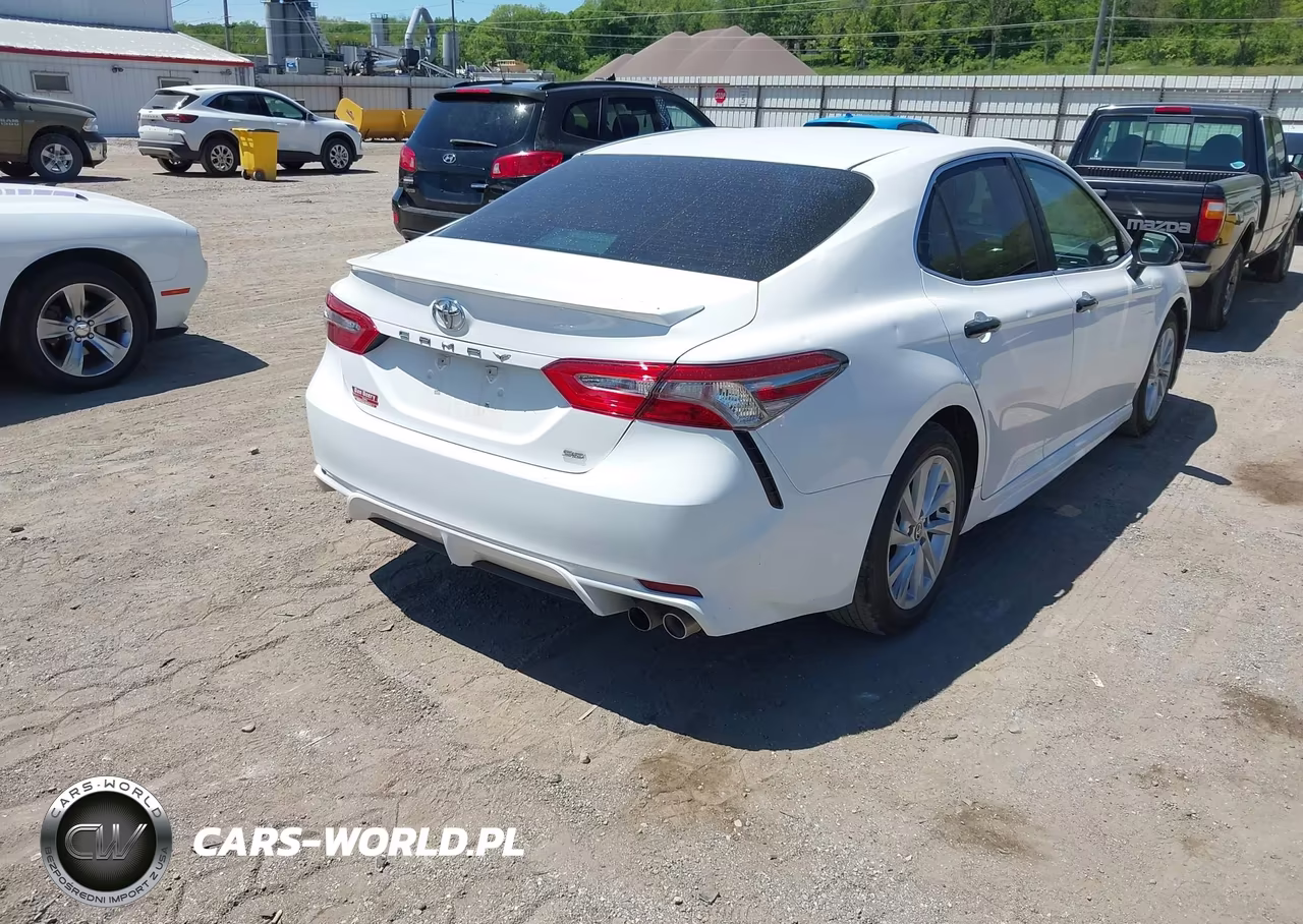 2018 Toyota Camry Se VIN:4T1B11HK5JU647100 - 4