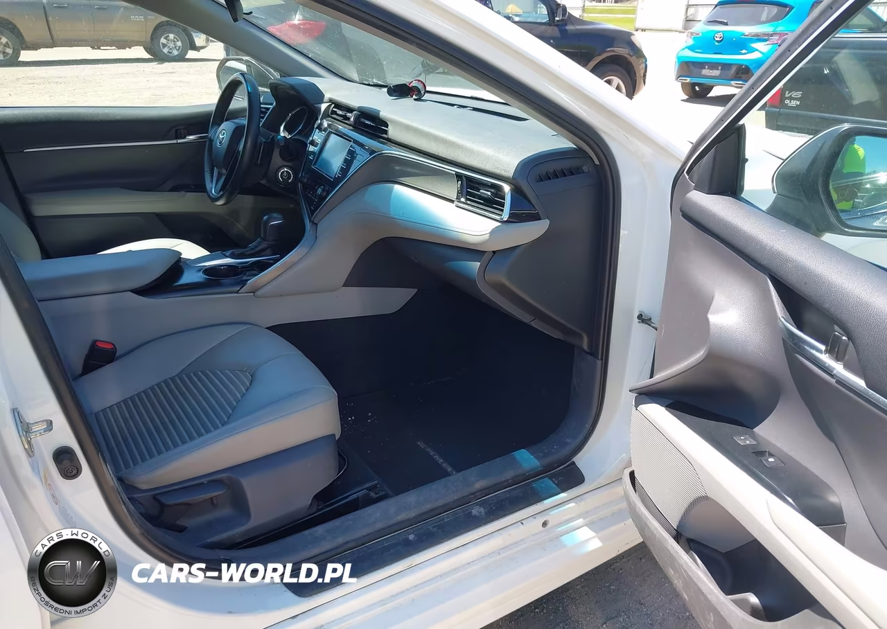 2018 Toyota Camry Se VIN:4T1B11HK5JU647100 - 5