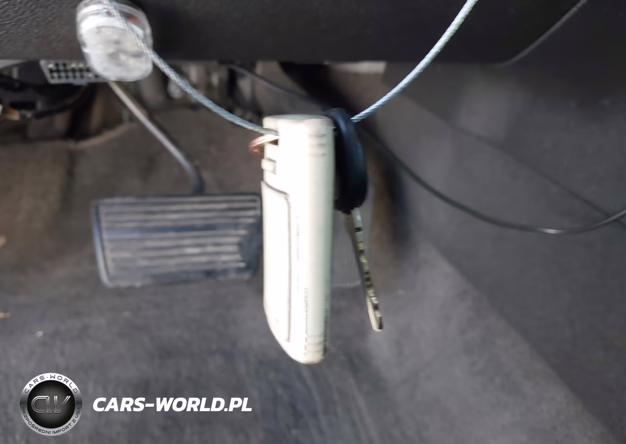 2010 Cadillac Escalade Luxury VIN:1GYUKBEF5AR180751 - 11