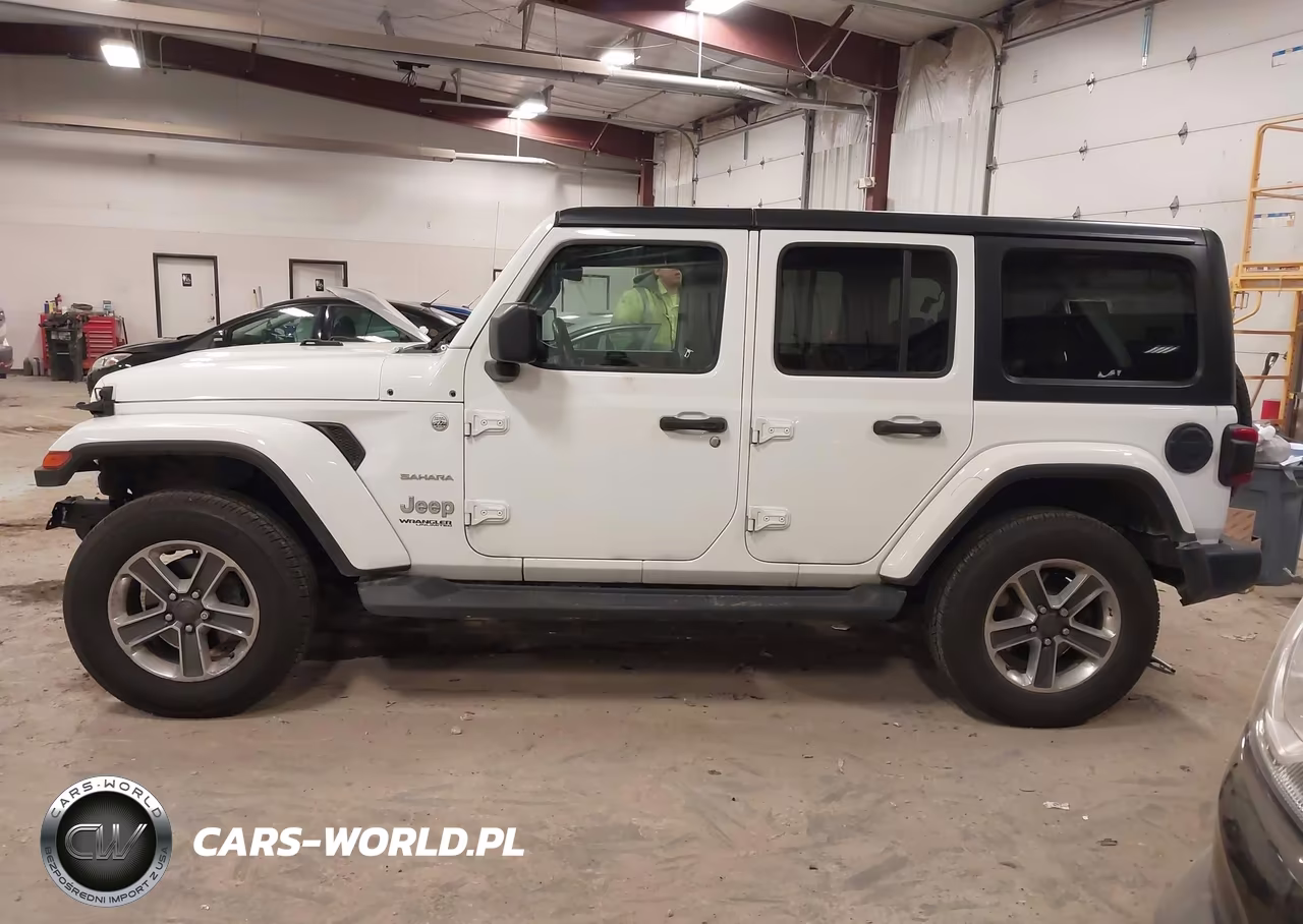 2018 Jeep Wrangler Unlimited Sahara 4X4 VIN:1C4HJXEG3JW141349 - 14